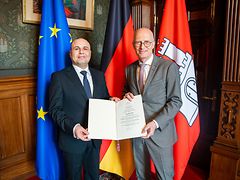  Bürgermeister Tschentscher begrüßt neuen Konsul von Tunesien im Hamburger Rathaus